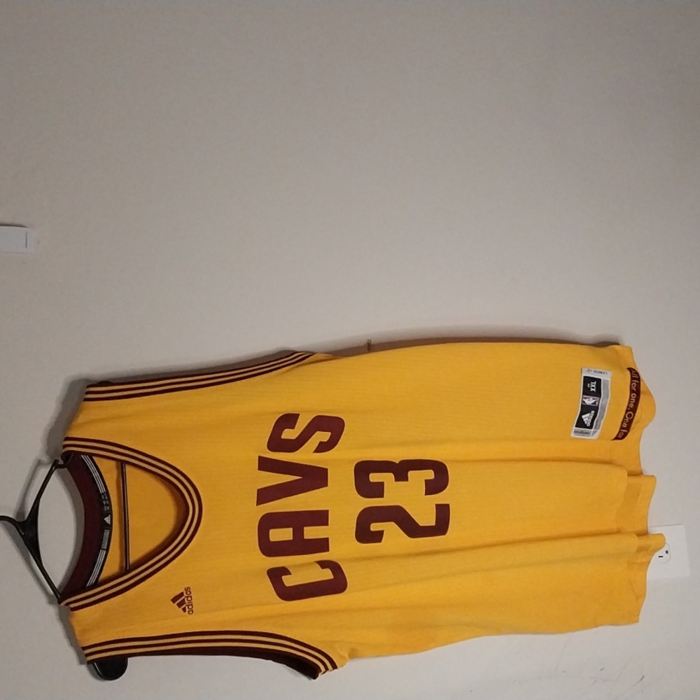 #23 Lebron James Cavaliers NBA gold swingman jersey